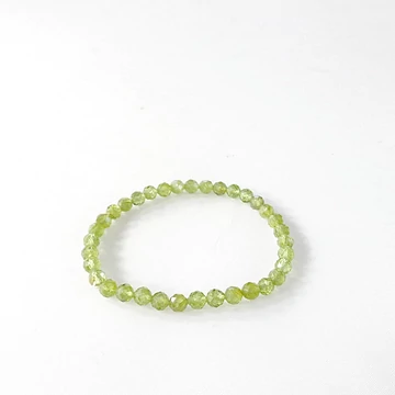 Krizolit (peridot, olivin) fazettált karkötő 6 mm Krizolit (peridot, olivin) fazettált karkötő 6 mm