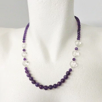 Ametiszt nyaklánc hegyikristály szivecskével Ametiszt nyaklánc hegyikristály szivecskével