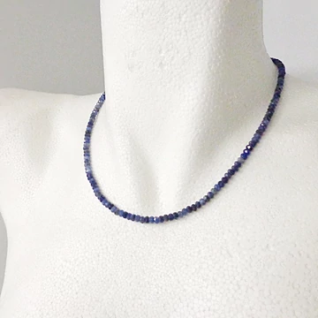 Szodalit fazettált nyaklánc 4x2 mm