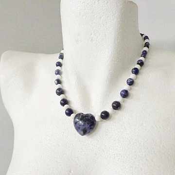 Szodalit - kagylóhéj szíves lánc