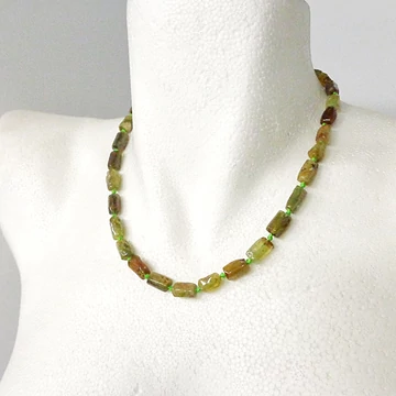 Grosszulár gránát hasáb lánc 46 cm