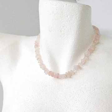 Madagaszkári rózsakvarc szemcsés lánc 42 cm Madagaszkári rózsakvarc szemcsés lánc 42 cm