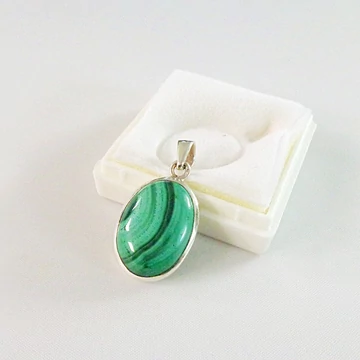 Malachit egyedi medál ezüst foglalatban 25600 Malachit egyedi medál ezüst foglalatban 25600