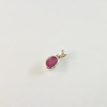 Rubin kicsi ovális egyedi medál ezüst foglalatban