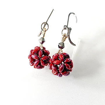 Bogyós fülbevaló sd piros nebula