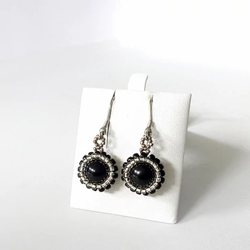 Bogyós fülbevaló fekete 10 mm