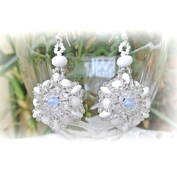 Gömb fülbevaló fehér