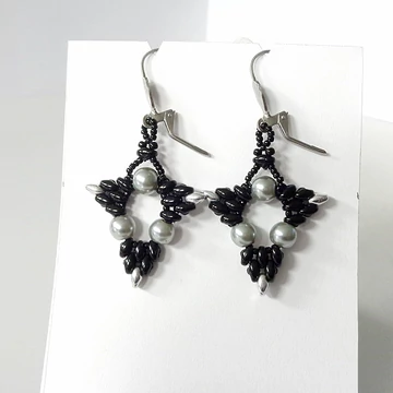 Háromszög fülbevaló fekete