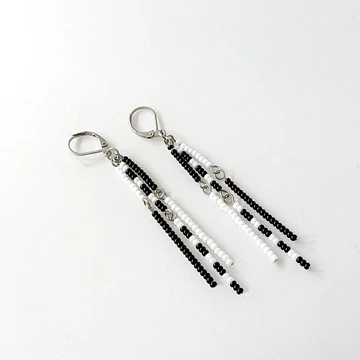 Pálcás fülbevaló fehér-fekete