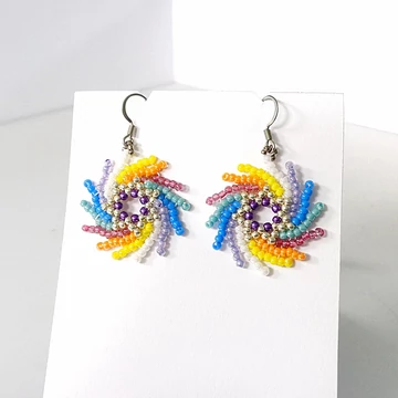 Spirálos szivárvány színű fülbevaló