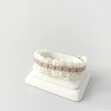 Csiszi ekrü - lila karkötő