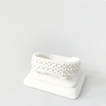 Fehér kisvirágos karkötő