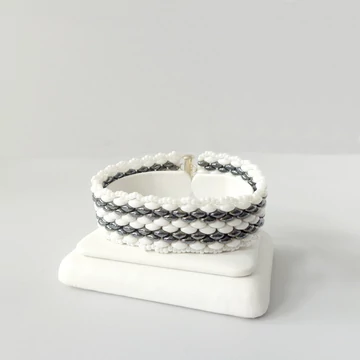 Sappa fehér - hematit színű karkötő