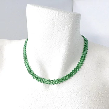 Íves gyöngyszalag zöld színű