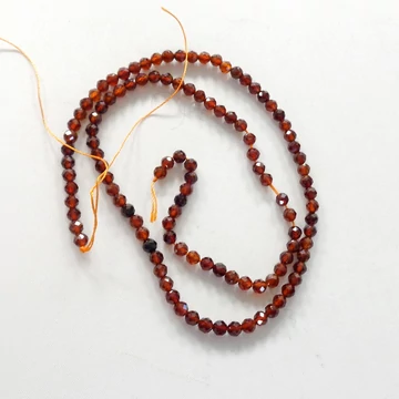 Hessonit gránát fazettált szál 4 mm