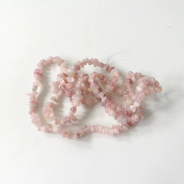 Rózsakvarc madagaszkári szemcsés szál