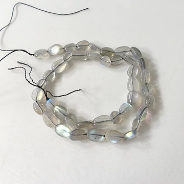 Labradorit nugget szál