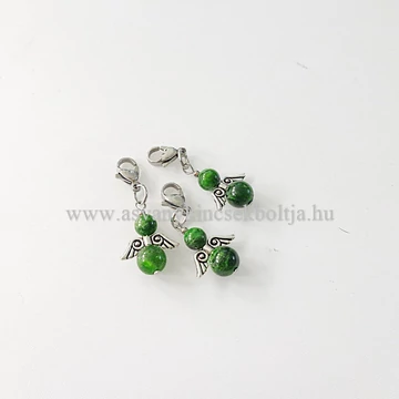 Krómdiopszid angyalka medál kapoccsal Krómdiopszid angyalka medál kapoccsal