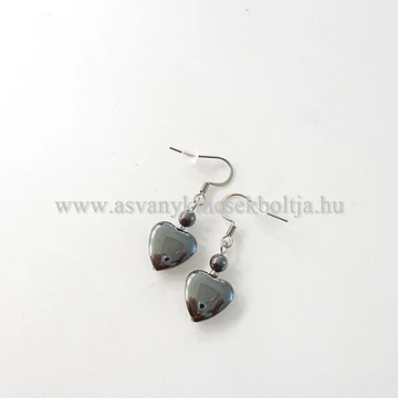 Hematit kis szív akasztós fülbevaló Hematit kis szív akasztós fülbevaló