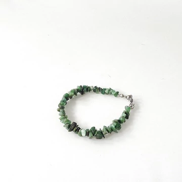 Smaragd szemcsés karlánc Smaragd szemcsés karlánc