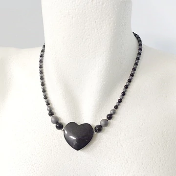 Ónix - matt hematit egyedi szíves  lánc 4 mm 42 cm Ónix - matt hematit egyedi szíves  lánc 4 mm 42 cm