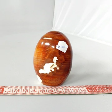 Karneol egyedi talpas kő 10700