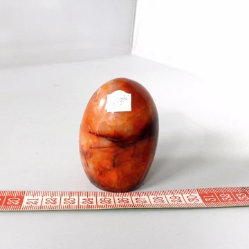 Karneol egyedi talpas kő 10980