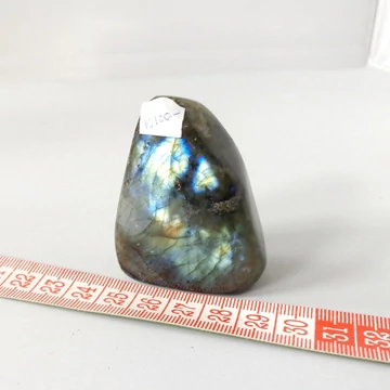Labradorit egyedi talpas kő 10100