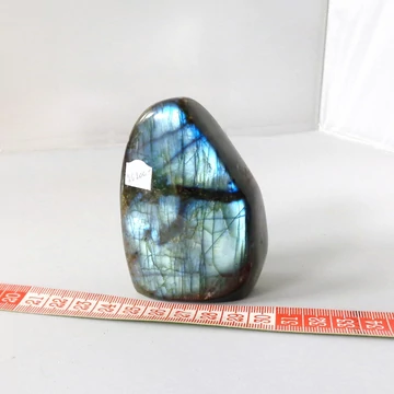 Labradorit egyedi talpas kő 26200