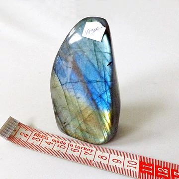 Labradorit egyedi talpas kő 19900 Labradorit egyedi talpas kő 19900