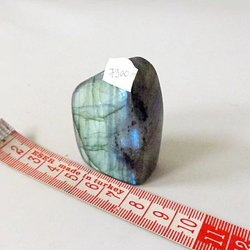 Labradorit egyedi talpas kő 7300 Labradorit egyedi talpas kő 7300