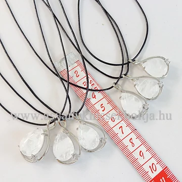 Hegyikristály csepp medál foglalatban 45 cm viaszolt szálon