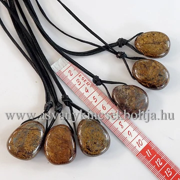 Bronzit fúrt medál 50 cm bőrszálon Bronzit fúrt medál 50 cm bőrszálon