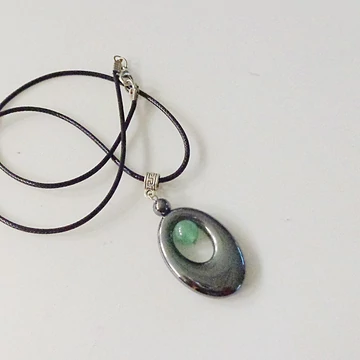 Hematit-aventurin ovál medál 45 cm viaszolt szálon Hematit-aventurin ovál medál 45 cm viaszolt szálon