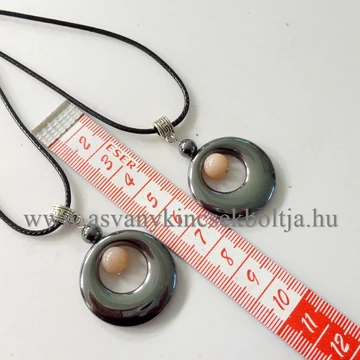 Hematit-barna holdkő kerek medál 45 cm viaszolt szálon Hematit-barna holdkő kerek medál 45 cm viaszolt szálon