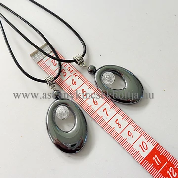 Hematit-repesztett hegyikristály ovál medál 45 cm viaszolt szálon Hematit-repesztett hegyikristály ovál medál 45 cm viaszolt szálon