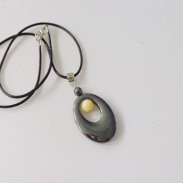 Hematit-kalcit ovál medál 45 cm viaszolt szálon Hematit-kalcit ovál medál 45 cm viaszolt szálon