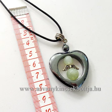 Hematit-jáde szíves medál 45 cm  viaszolt szálon Hematit-jáde szíves medál 45 cm  viaszolt szálon