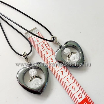Hematit-repesztett hegyikristály szíves medál 45 cm  viaszolt szálon Hematit-repesztett hegyikristály szíves medál 45 cm  viaszolt szálon