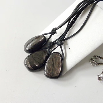 Hipersztén 50 cm bőrszálon