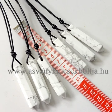 Howlit egycsúcs medál 50 cm erős hengerbőrön Howlit egycsúcs medál 50 cm erős hengerbőrön