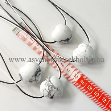 Howlit duci szíves medál 45 cm dupla viaszolt szálon Howlit duci szíves medál 45 cm dupla viaszolt szálon