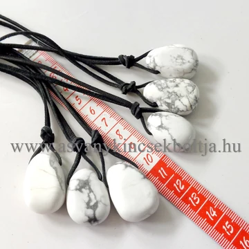 Howlit fúrt medál 50 cm bőrszálon Howlit fúrt medál 50 cm bőrszálon