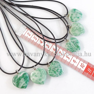 Zöldfoltos jáde lapos szív medál 45 cm viaszolt szálon Zöldfoltos jáde lapos szív medál 45 cm viaszolt szálon
