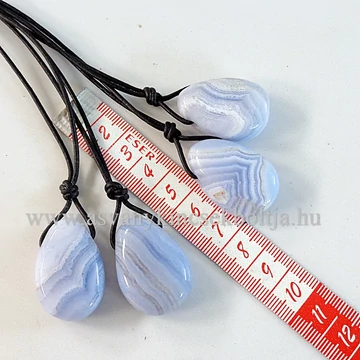 Kalcedon fúrt medál 50 cm erős hengerbőrön