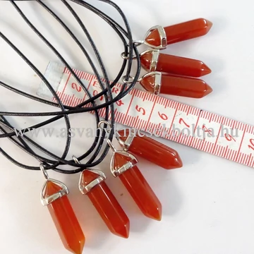 Karneol kétcsúcs medál 50 cm erős hengerbőrön