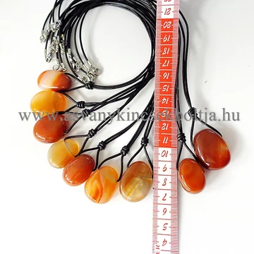 Karneol fúrt medál 50 cm erős hengerbőrön