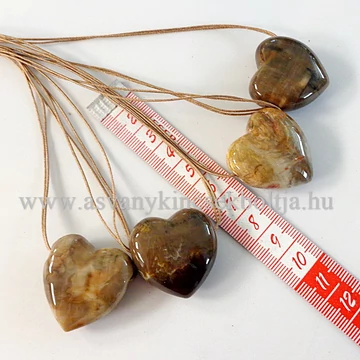 Kövült fa szíves medál 57 cm dupla viaszolt pamut szálon