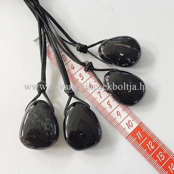 Ónix fúrt medál 50 cm bőrszálon Ónix fúrt medál 50 cm bőrszálon