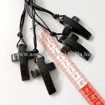 Ónix kereszt medál 50 cm dupla viaszolt szálon Ónix kereszt medál 50 cm dupla viaszolt szálon